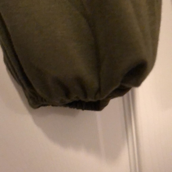 Green jumpsuit with side pockets - Picture 4 of 4